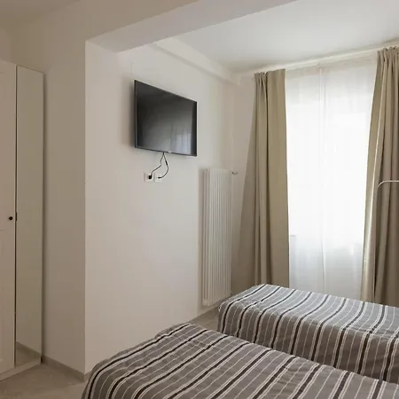 Near With Pool And Orchard بيت للعطل